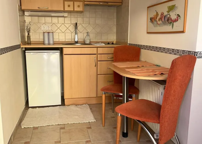 Reka Apartmanhaz Lägenhet Bük
