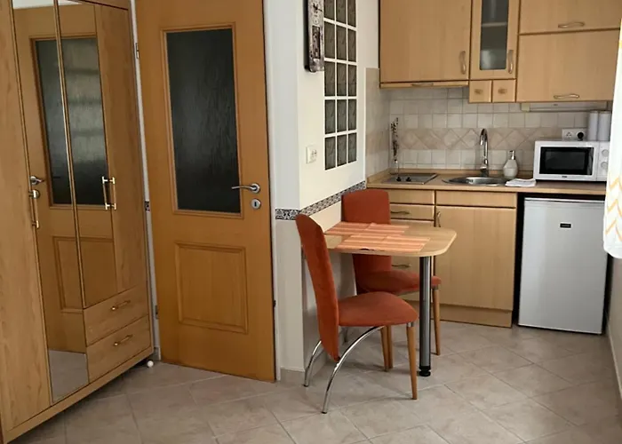 Reka Apartmanhaz Lägenhet Bük