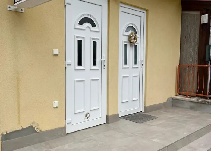 Reka Apartmanhaz Lägenhet *